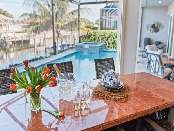 Discover Luxurious Waterfront Retreats - Unmatched Bay Views